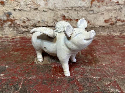 flying pig figure